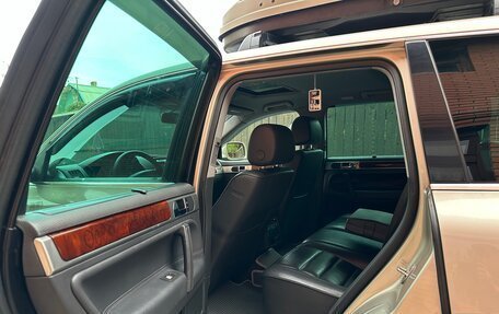 Volkswagen Touareg III, 2004 год, 700 000 рублей, 21 фотография