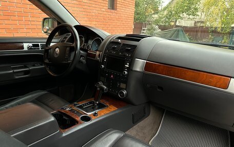 Volkswagen Touareg III, 2004 год, 700 000 рублей, 24 фотография