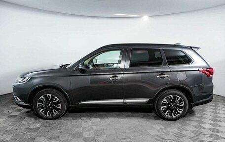 Mitsubishi Outlander III рестайлинг 3, 2022 год, 3 890 000 рублей, 8 фотография