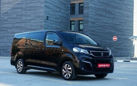 Peugeot Traveller I, 2018 год, 3 090 000 рублей, 1 фотография