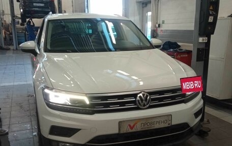 Volkswagen Tiguan II, 2018 год, 2 163 000 рублей, 2 фотография