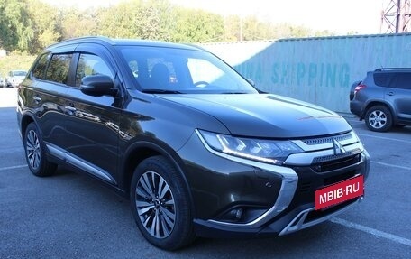 Mitsubishi Outlander III рестайлинг 3, 2021 год, 3 150 000 рублей, 3 фотография