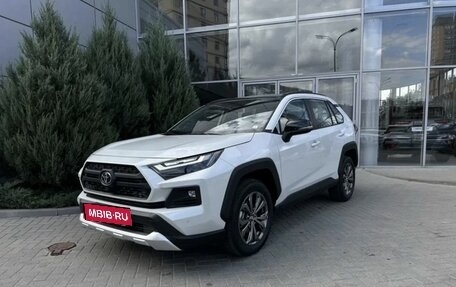 Toyota RAV4, 2024 год, 4 700 000 рублей, 3 фотография