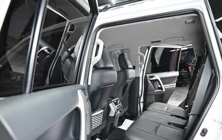 Toyota Land Cruiser Prado 150 рестайлинг 2, 2021 год, 7 365 000 рублей, 14 фотография