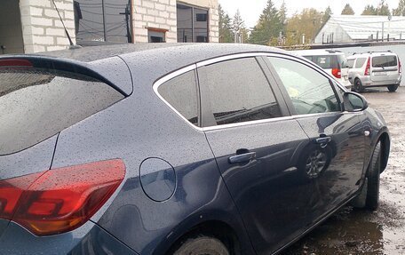 Opel Astra J, 2011 год, 780 000 рублей, 1 фотография