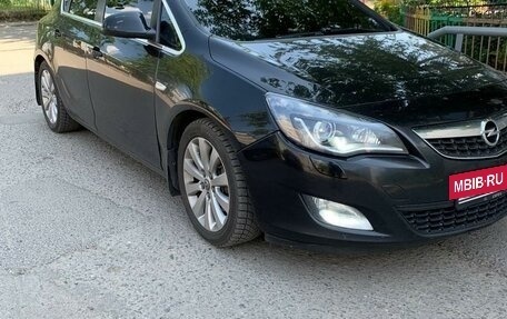 Opel Astra J, 2010 год, 850 000 рублей, 2 фотография