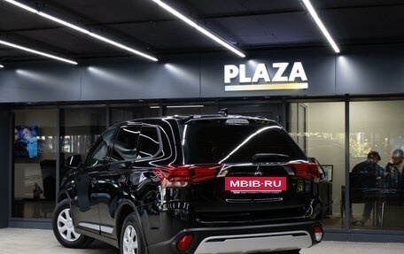 Mitsubishi Outlander III рестайлинг 3, 2020 год, 2 249 000 рублей, 3 фотография