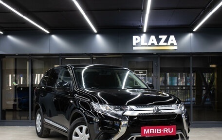 Mitsubishi Outlander III рестайлинг 3, 2020 год, 2 249 000 рублей, 2 фотография