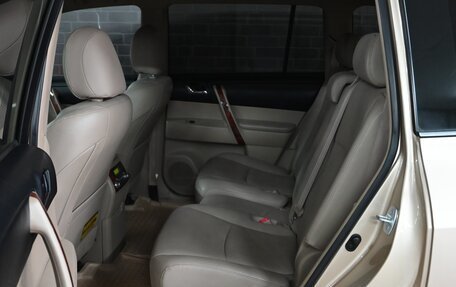 Toyota Highlander III, 2011 год, 2 500 000 рублей, 24 фотография