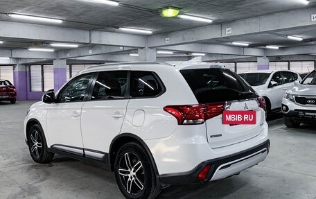 Mitsubishi Outlander III рестайлинг 3, 2019 год, 2 550 000 рублей, 7 фотография