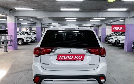 Mitsubishi Outlander III рестайлинг 3, 2019 год, 2 550 000 рублей, 6 фотография