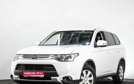 Mitsubishi Outlander III рестайлинг 3, 2014 год, 1 396 000 рублей, 1 фотография