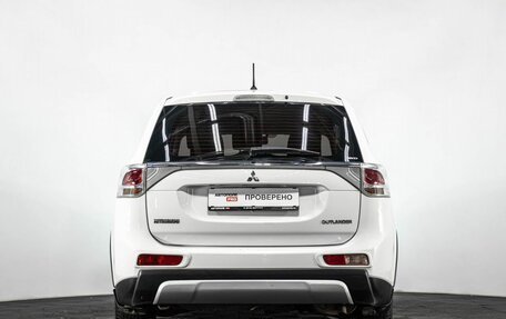 Mitsubishi Outlander III рестайлинг 3, 2014 год, 1 396 000 рублей, 5 фотография