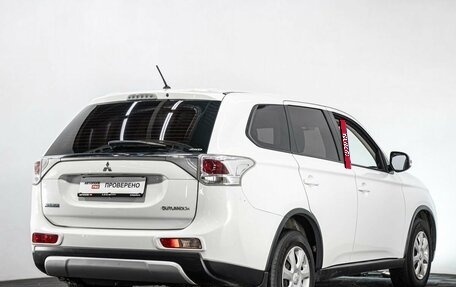 Mitsubishi Outlander III рестайлинг 3, 2014 год, 1 396 000 рублей, 4 фотография