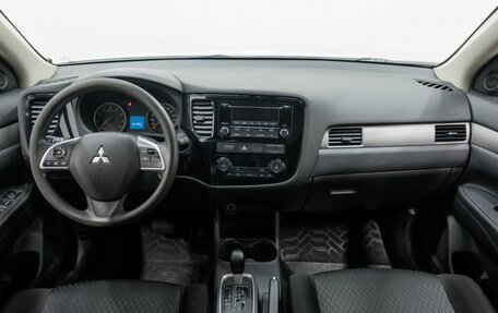 Mitsubishi Outlander III рестайлинг 3, 2014 год, 1 396 000 рублей, 12 фотография