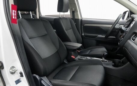 Mitsubishi Outlander III рестайлинг 3, 2014 год, 1 396 000 рублей, 10 фотография