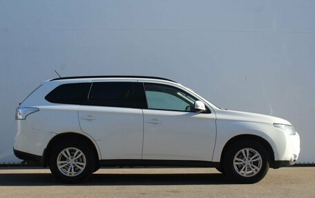 Mitsubishi Outlander III рестайлинг 3, 2013 год, 1 450 000 рублей, 4 фотография