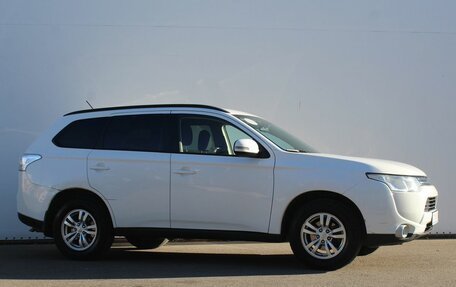 Mitsubishi Outlander III рестайлинг 3, 2013 год, 1 450 000 рублей, 3 фотография