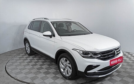 Volkswagen Tiguan II, 2021 год, 3 647 000 рублей, 3 фотография