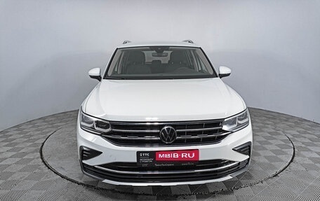 Volkswagen Tiguan II, 2021 год, 3 647 000 рублей, 2 фотография