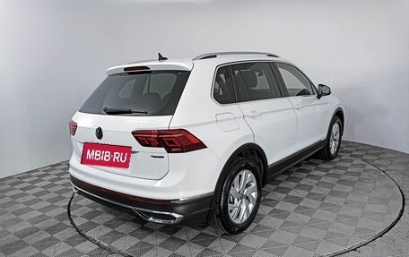 Volkswagen Tiguan II, 2021 год, 3 647 000 рублей, 5 фотография