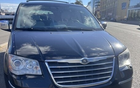 Chrysler Voyager IV, 2010 год, 1 780 000 рублей, 1 фотография