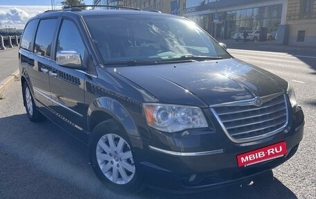 Chrysler Voyager IV, 2010 год, 1 780 000 рублей, 3 фотография