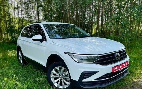 Volkswagen Tiguan II, 2021 год, 2 740 000 рублей, 13 фотография