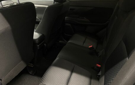 Mitsubishi Outlander III рестайлинг 3, 2014 год, 1 465 000 рублей, 15 фотография