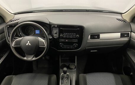 Mitsubishi Outlander III рестайлинг 3, 2014 год, 1 465 000 рублей, 11 фотография