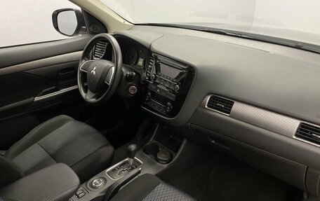 Mitsubishi Outlander III рестайлинг 3, 2014 год, 1 465 000 рублей, 9 фотография