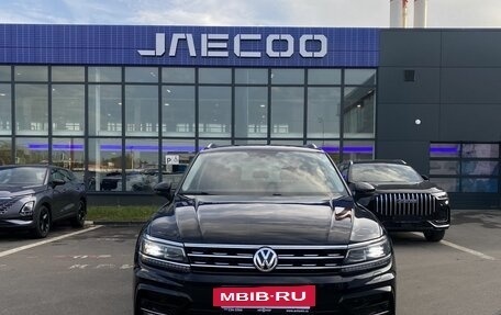 Volkswagen Tiguan II, 2017 год, 3 229 000 рублей, 2 фотография