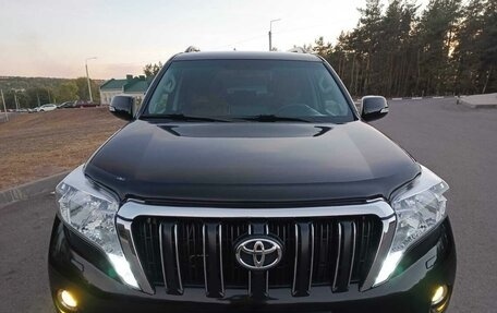 Toyota Land Cruiser Prado 150 рестайлинг 2, 2017 год, 3 699 000 рублей, 4 фотография