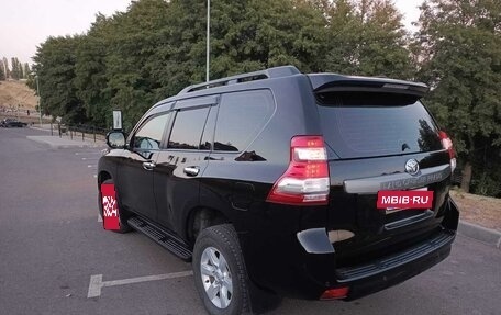 Toyota Land Cruiser Prado 150 рестайлинг 2, 2017 год, 3 699 000 рублей, 5 фотография