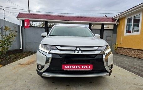 Mitsubishi Outlander III рестайлинг 3, 2018 год, 2 800 000 рублей, 5 фотография