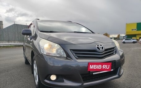 Toyota Verso I, 2012 год, 1 450 000 рублей, 24 фотография