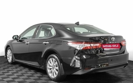 Toyota Camry, 2021 год, 3 570 000 рублей, 7 фотография