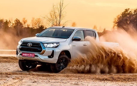 Toyota Hilux VIII, 2021 год, 5 600 000 рублей, 1 фотография