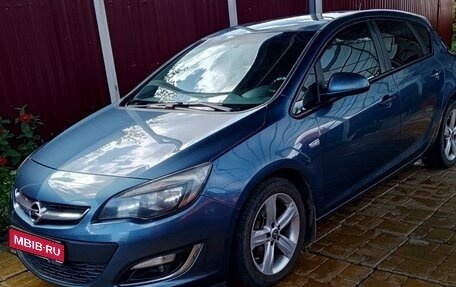 Opel Astra J, 2013 год, 900 000 рублей, 1 фотография