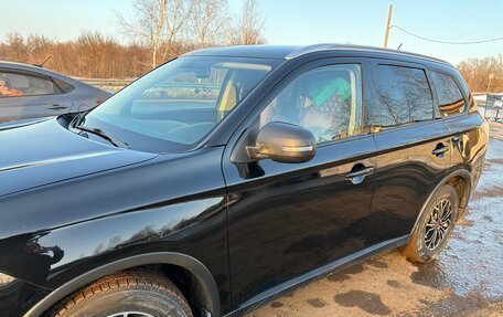 Mitsubishi Outlander III рестайлинг 3, 2014 год, 1 400 000 рублей, 4 фотография