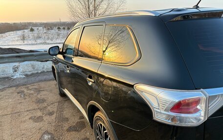 Mitsubishi Outlander III рестайлинг 3, 2014 год, 1 400 000 рублей, 8 фотография