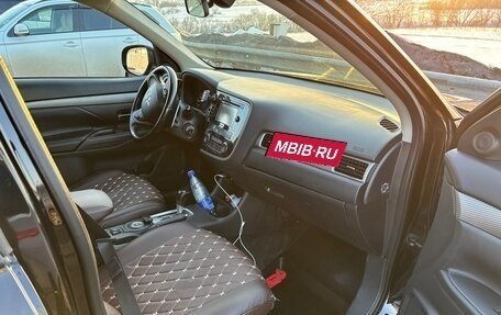 Mitsubishi Outlander III рестайлинг 3, 2014 год, 1 400 000 рублей, 7 фотография