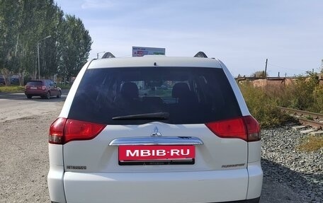 Mitsubishi Pajero Sport II рестайлинг, 2014 год, 2 500 000 рублей, 2 фотография