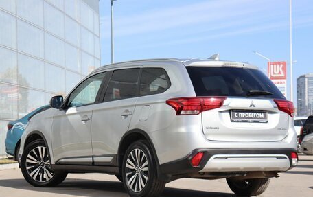 Mitsubishi Outlander III рестайлинг 3, 2019 год, 2 650 000 рублей, 7 фотография