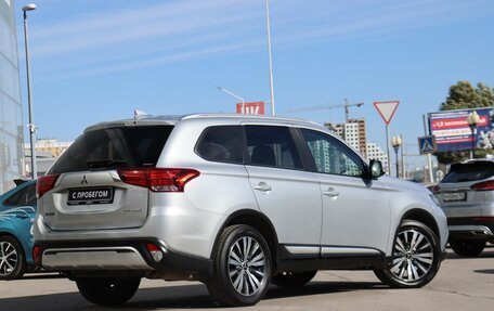 Mitsubishi Outlander III рестайлинг 3, 2019 год, 2 650 000 рублей, 5 фотография