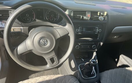 Volkswagen Jetta VI, 2011 год, 955 000 рублей, 4 фотография