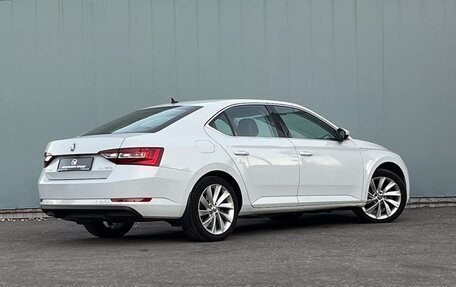 Skoda Superb III рестайлинг, 2018 год, 2 490 000 рублей, 3 фотография