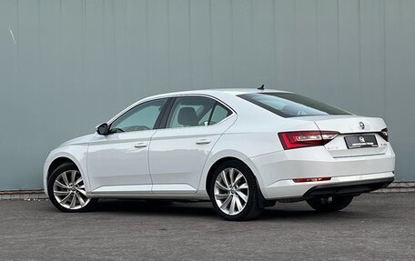 Skoda Superb III рестайлинг, 2018 год, 2 490 000 рублей, 2 фотография