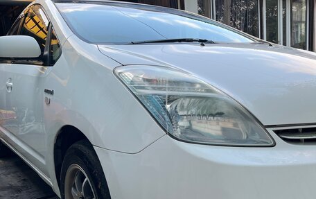 Toyota Prius, 2011 год, 750 000 рублей, 3 фотография