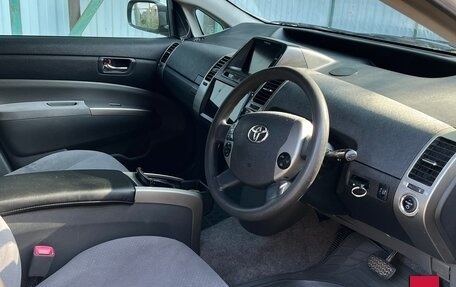 Toyota Prius, 2011 год, 750 000 рублей, 8 фотография